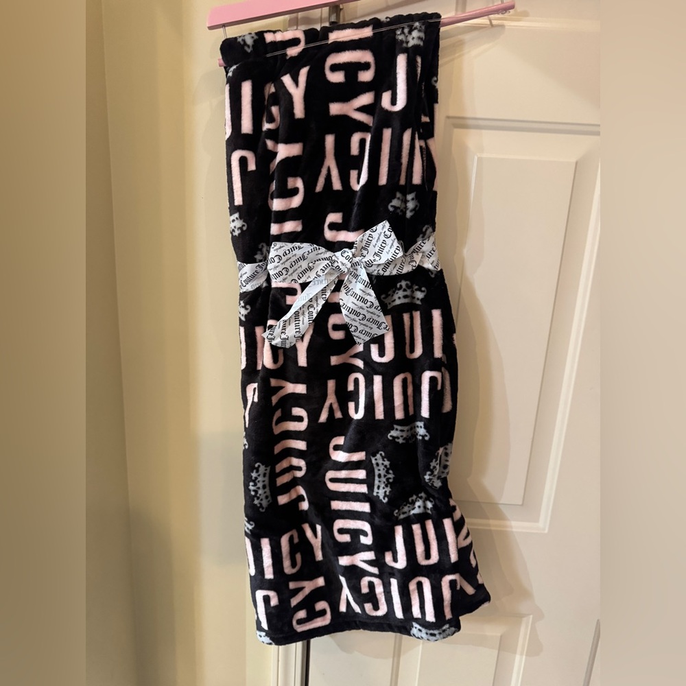 Juicy Couture Black and Pink Logo Plush Blanket Throw NWT